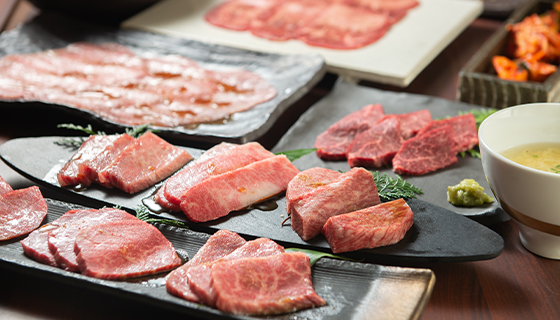 武田やの肉は九州の豊かな自然に恵まれ、のびのび育った佐賀牛に限定しています。